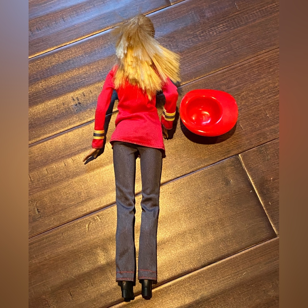 Barbie Careers Firefighter Doll 🔥 👩‍🚒 - Picture 4 of 12